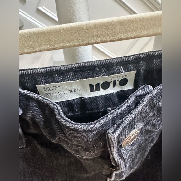 Top Shop Moto black denim mini skirt, size 6 - Picture 3 of 9